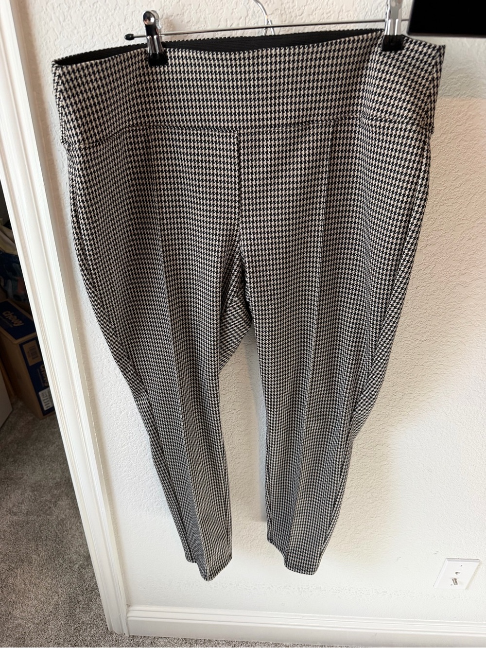 Nine West Black & White Houndstooth Skinny Pants